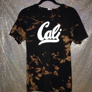 Cali tee shirt size small